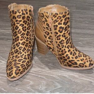 Nordstrom leopard booties by Very Volatile LA size 6. Like new!